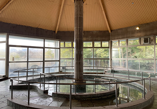 南側大浴槽（人工温泉）