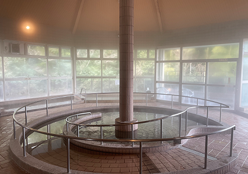 北側大浴槽（沸かし湯）